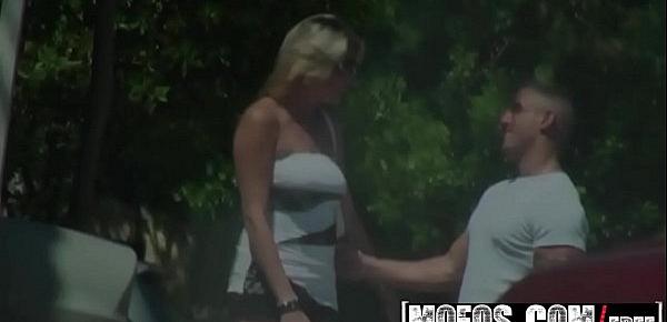  Blonde (Shyra Sheer) get fucked in the park as a creep films - Mofos